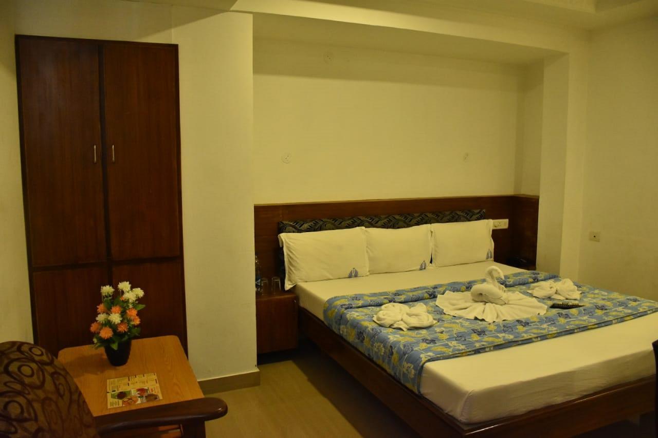 Hotel Palacial Pondi Pondicherry Exterior foto